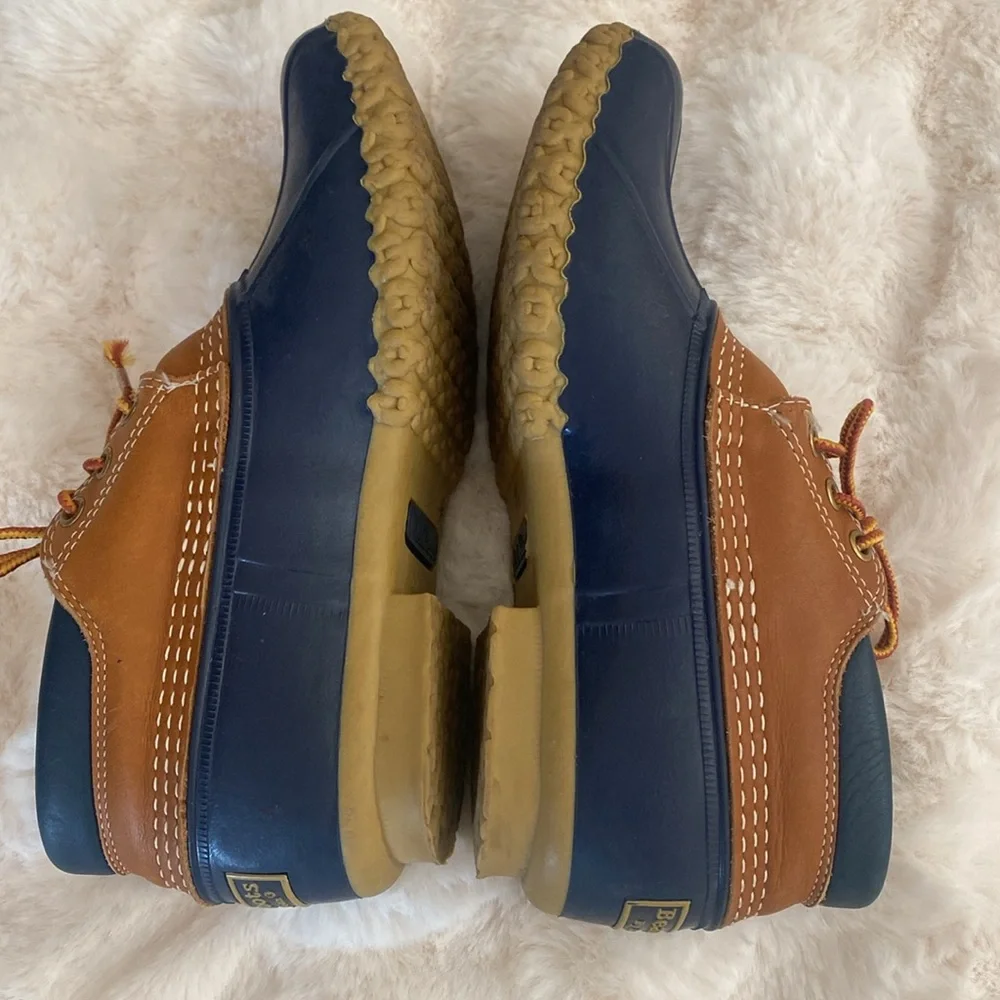 Women’s Navy and Brown Lace-Up Duck Shoes